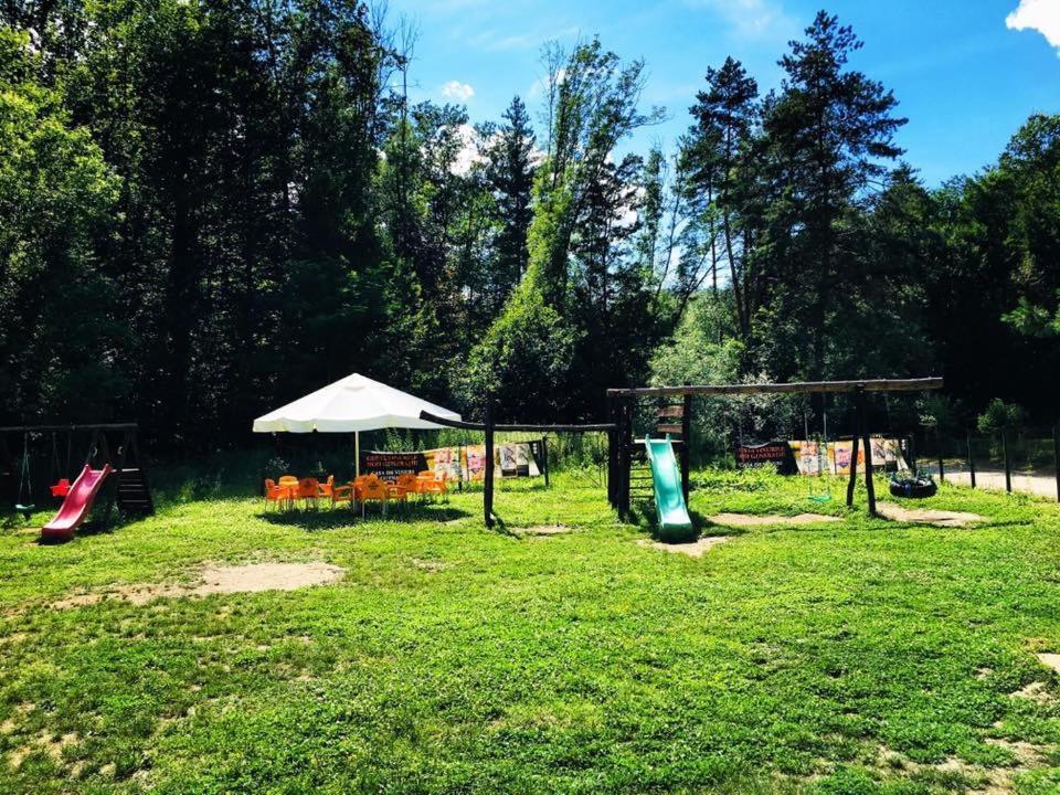Bed and Breakfast House In The Woods à Resita Extérieur photo